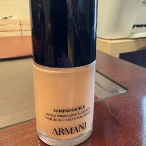 Giorgio Armani Luminous Silk Foundation 4.5
